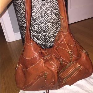 Women’s vintage leather shoulder bag